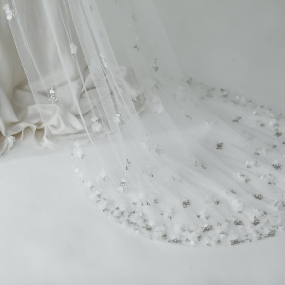 A.B. Ellie Sophie Veil Chapel Length - Picture 4 of 11